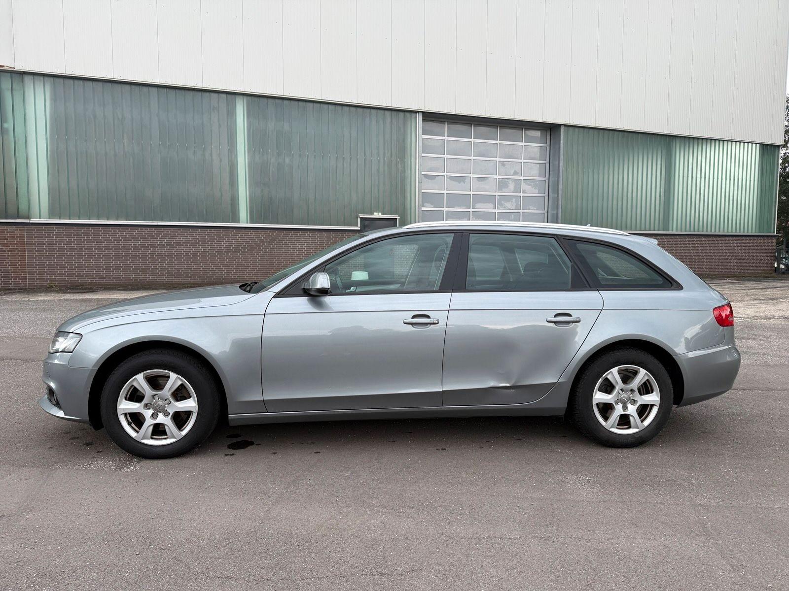 Audi A4 2010 — photo 6