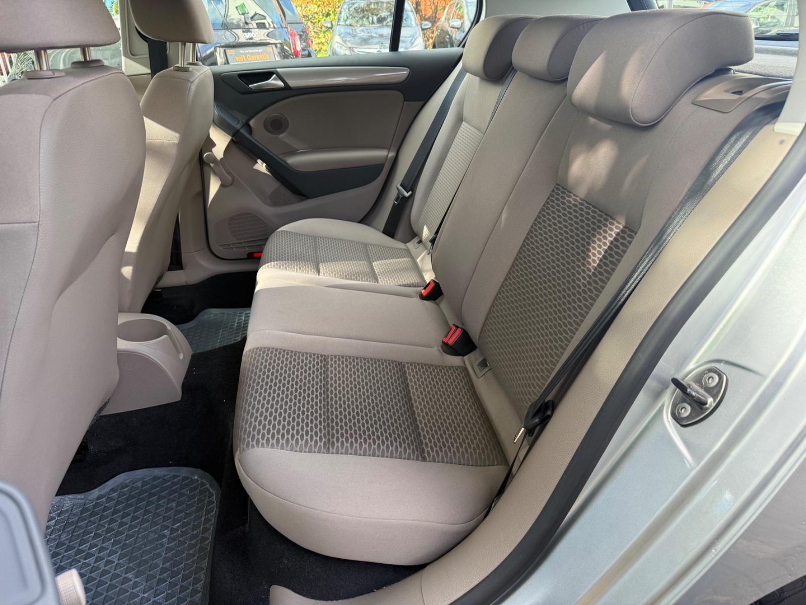 Volkswagen Golf VI MIT WENIG KILOMETER/GARANTIE/UNFALLFREI