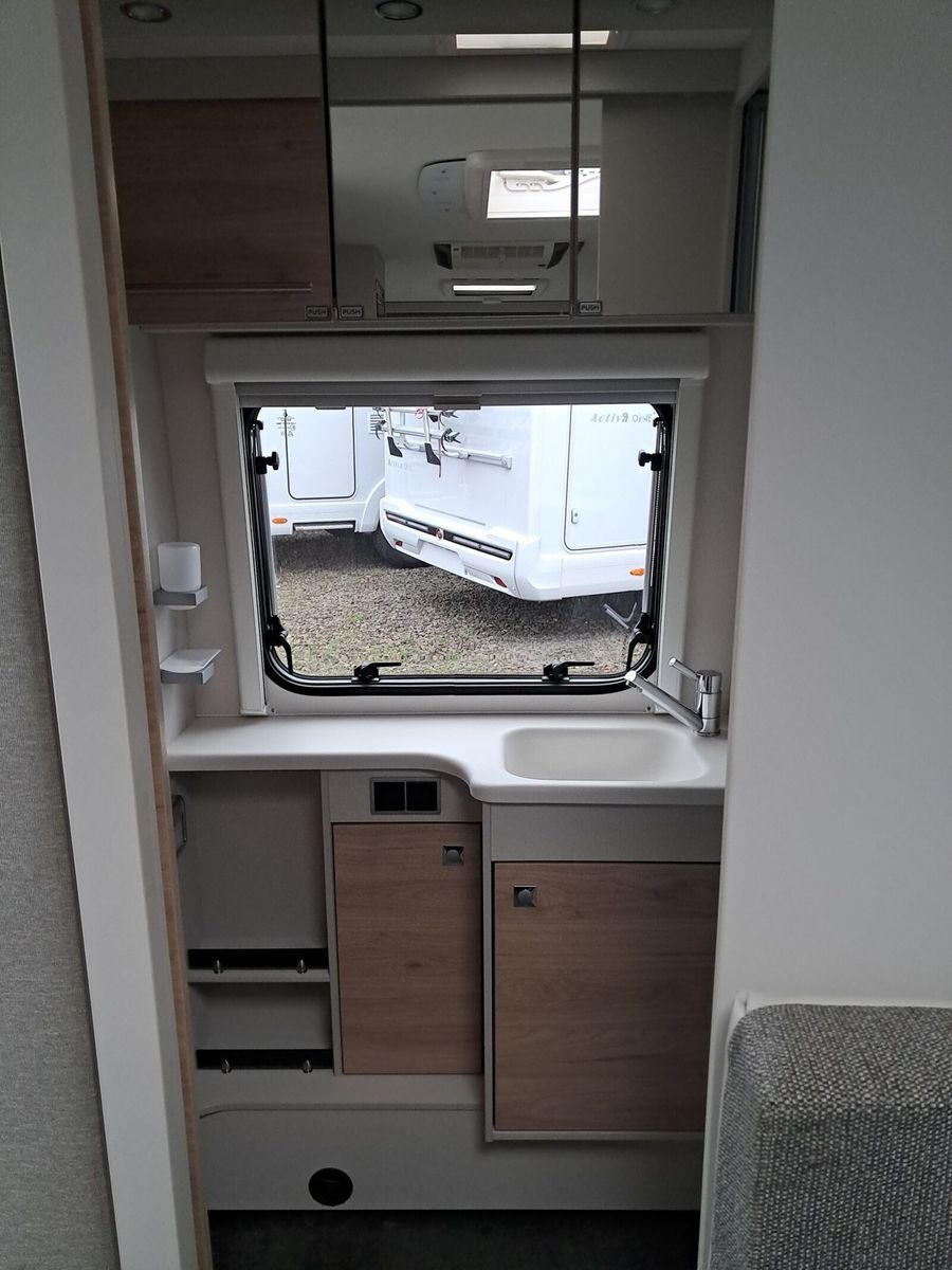 Fahrzeugabbildung Dethleffs Nomad 490 EST Mover, Dachklima, Truma Combi E