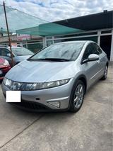 Honda Civic 1.8 i-VTEC 5p. Exclusive LH i-P benz - Honda Civic aus 2010