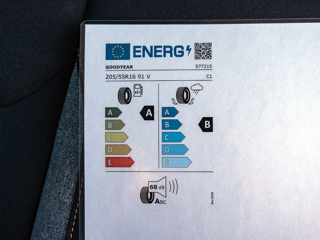 Fahrzeugabbildung SKODA Scala 1.0 TSI Selection PDC SHZ KAMERA NAVI LED