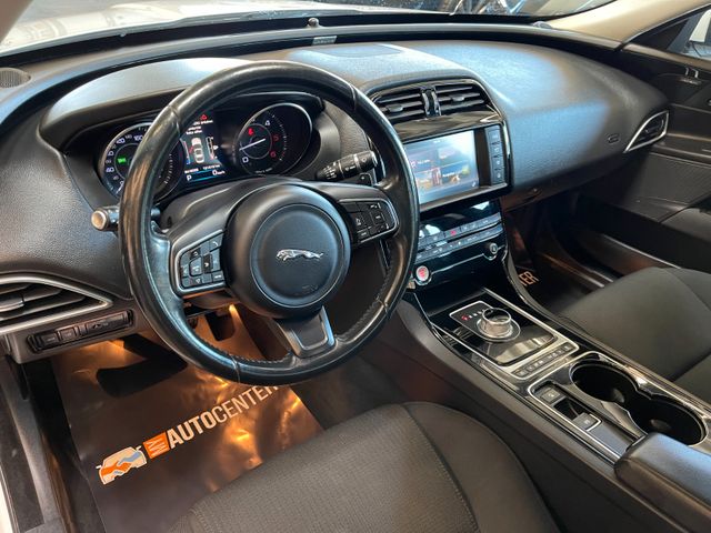 Jaguar XE Pure *NAVI*360°*SZHZ*TEMPO*BI-XENON*PDC*TOUCH