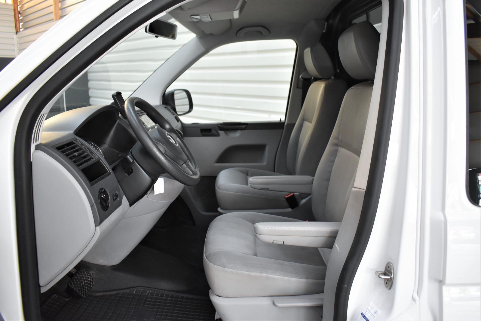 Volkswagen T5 Transporter 2.0 TDI 140 ch DSG • 1re main • TVA récupérable • Attelage
