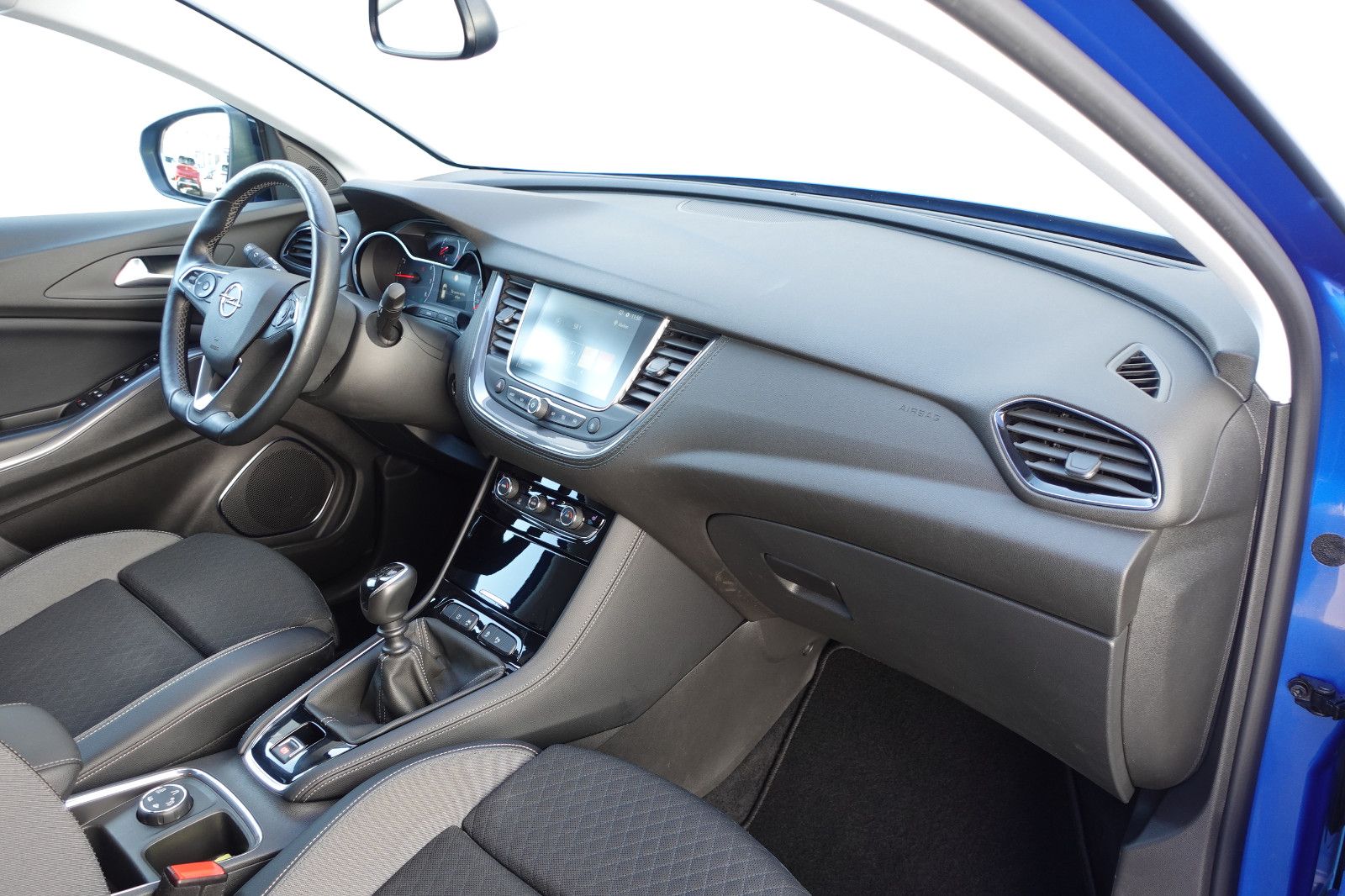 Fahrzeugabbildung Opel Grandland X 1.2Turbo AHK,Sitzh.,Navi,PDC,Kamera