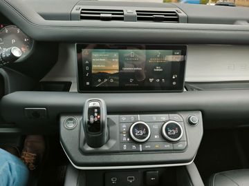 Land-Rover Defender - 8