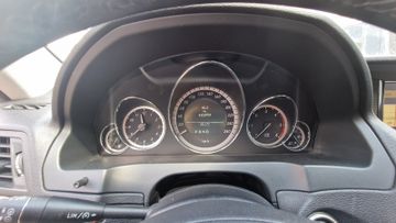 Mercedes E 220 - 12