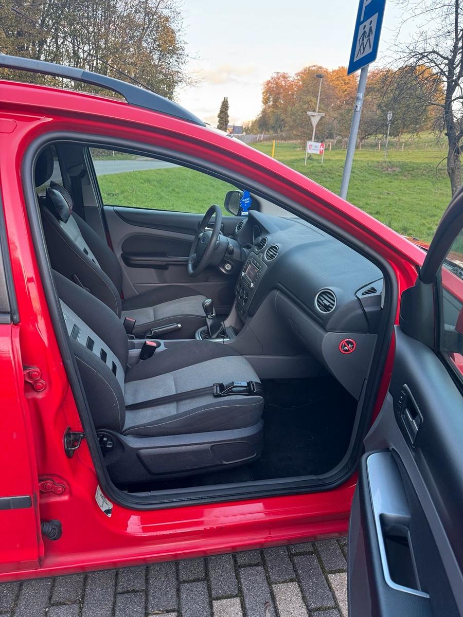 Ford Focus 2010 — photo 12