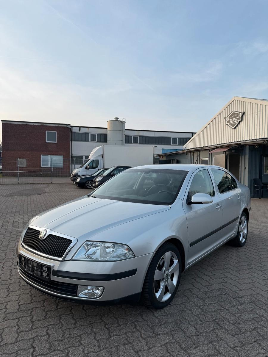 Skoda Octavia Lim. Elegance NAVI/ PDC/DSG/AHK/LEDER