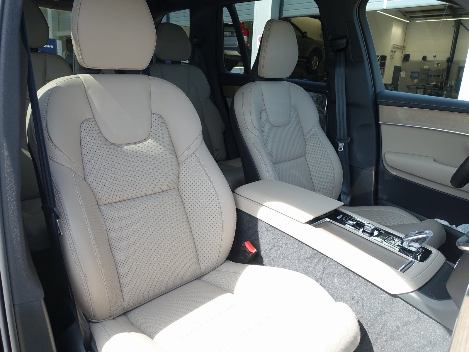 Volvo XC90 Plus T8 AWD Plug-in Hybrid Pano B&W HuD AHK foto 7