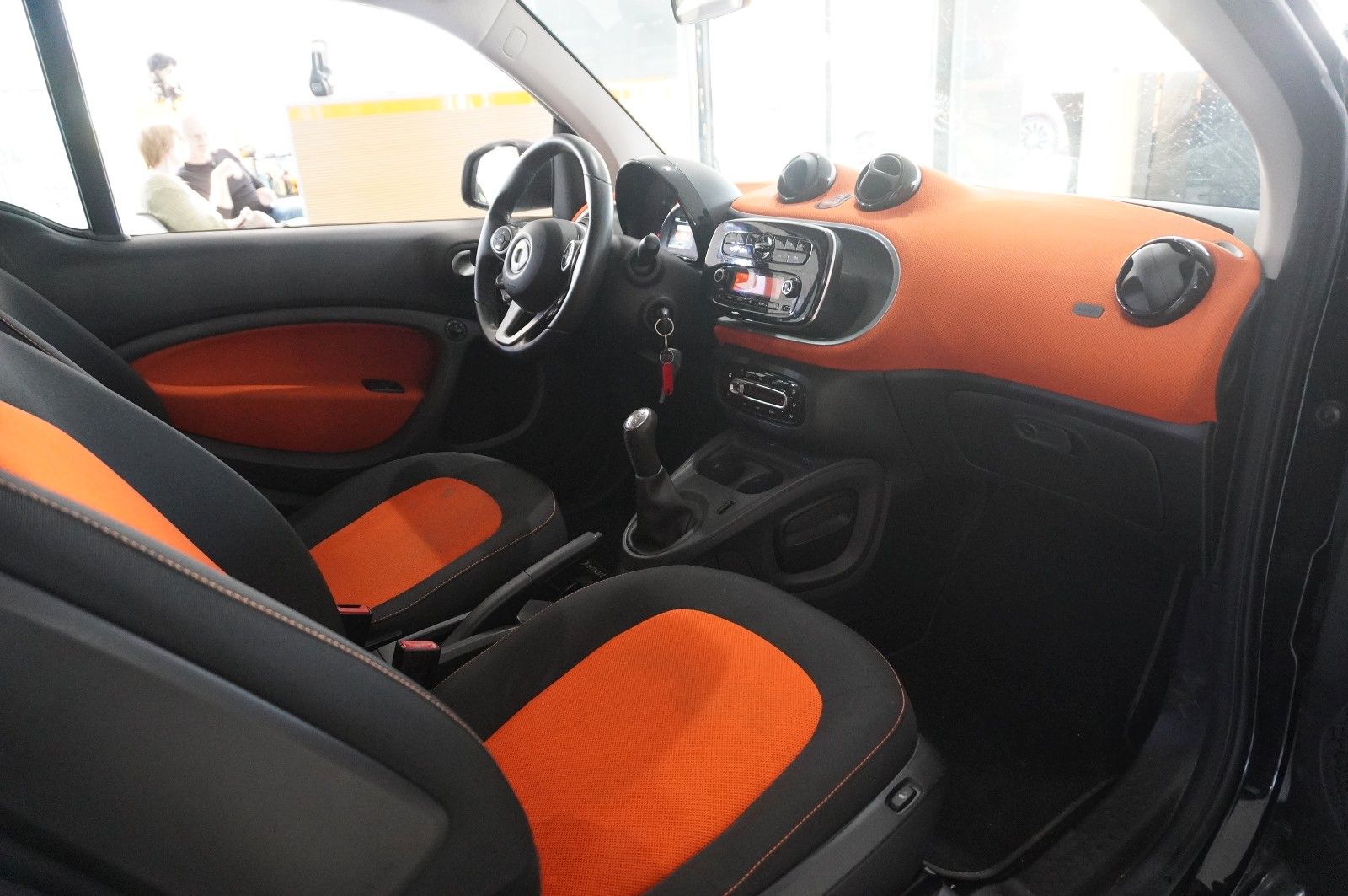 Fahrzeugabbildung Smart ForTwo 1.0 COUPE LED/KLIMA/SHZ/PANO./SPORT/USB