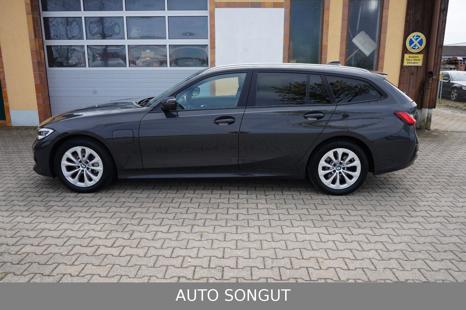 BMW 330e T. 1.HAND*INDIVIDUAL*LASER*HIFI*HEAD-UP*360
