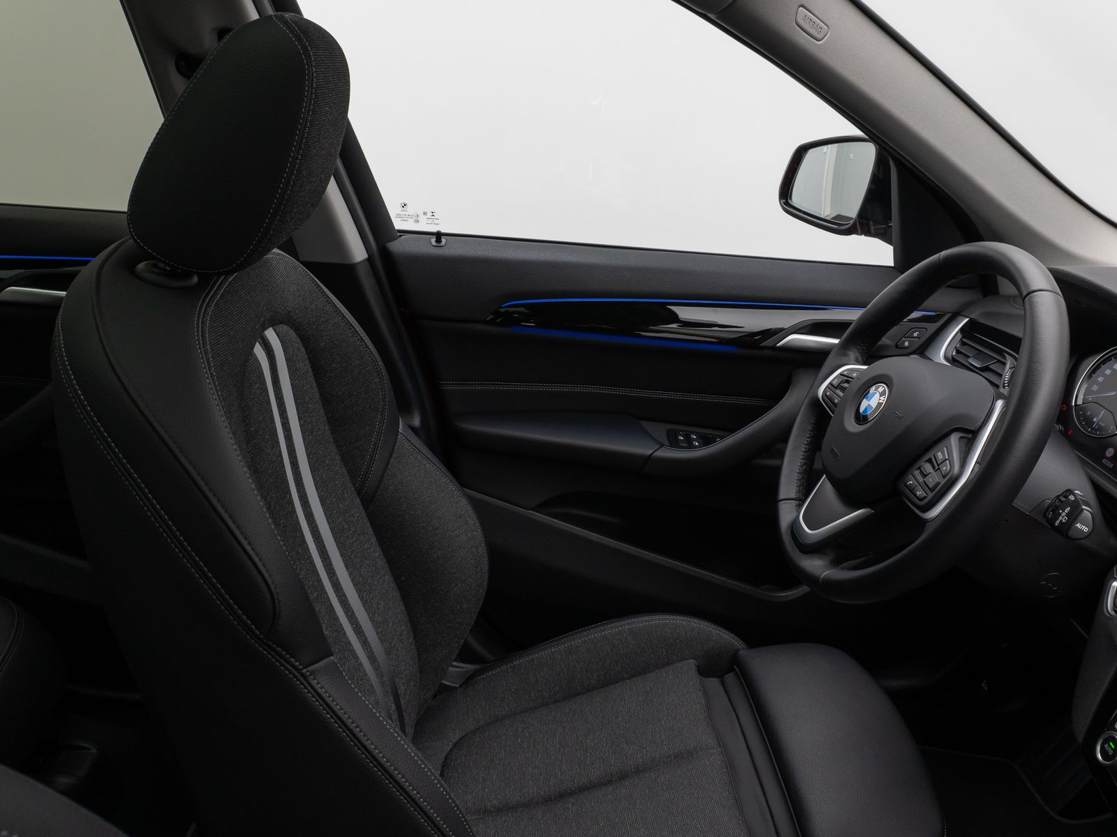 Fahrzeugabbildung BMW X1 xD20d Sport Line Panorama Kamera HUD DAB AHK