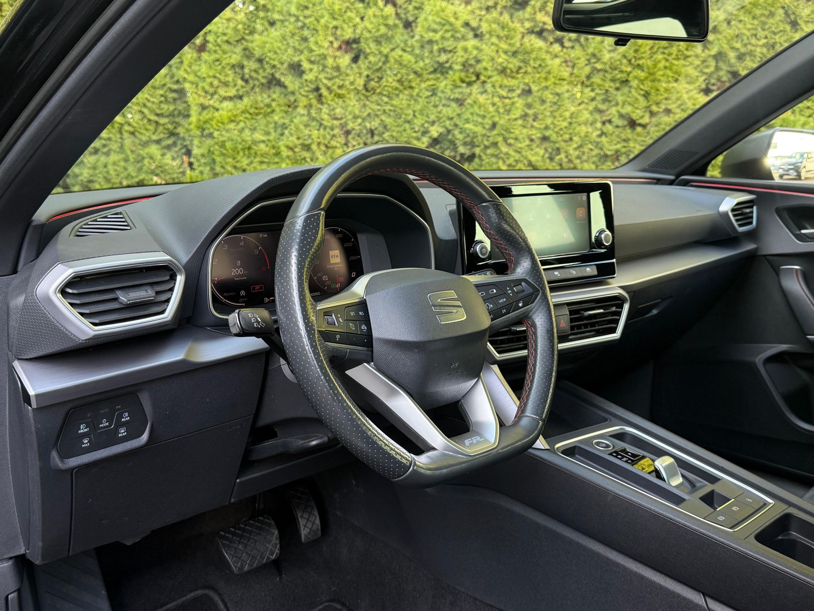 Fahrzeugabbildung SEAT Leon ST 2.0TDI DSG FR-Line LED+SHZ+VIRT+ACC+MEMO