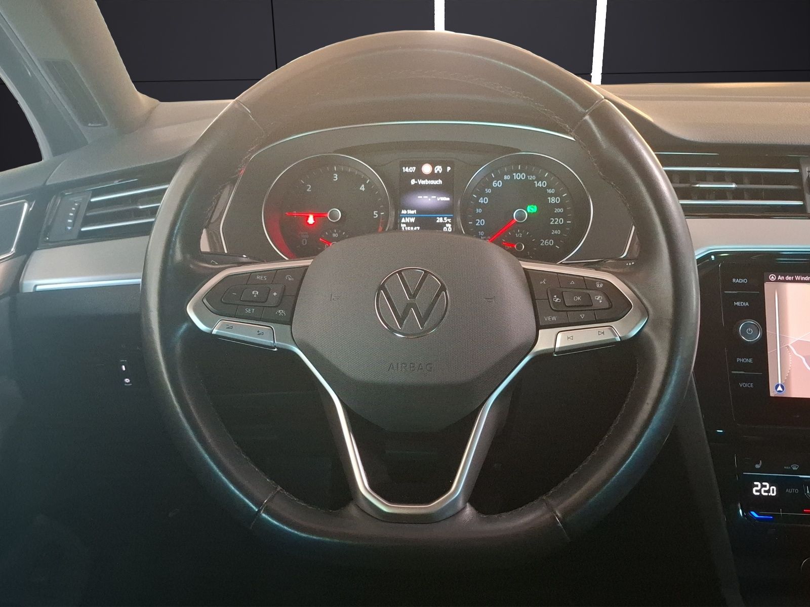 Fahrzeugabbildung Volkswagen Passat Variant TDI Elegance DSG R-Line Matrix AH