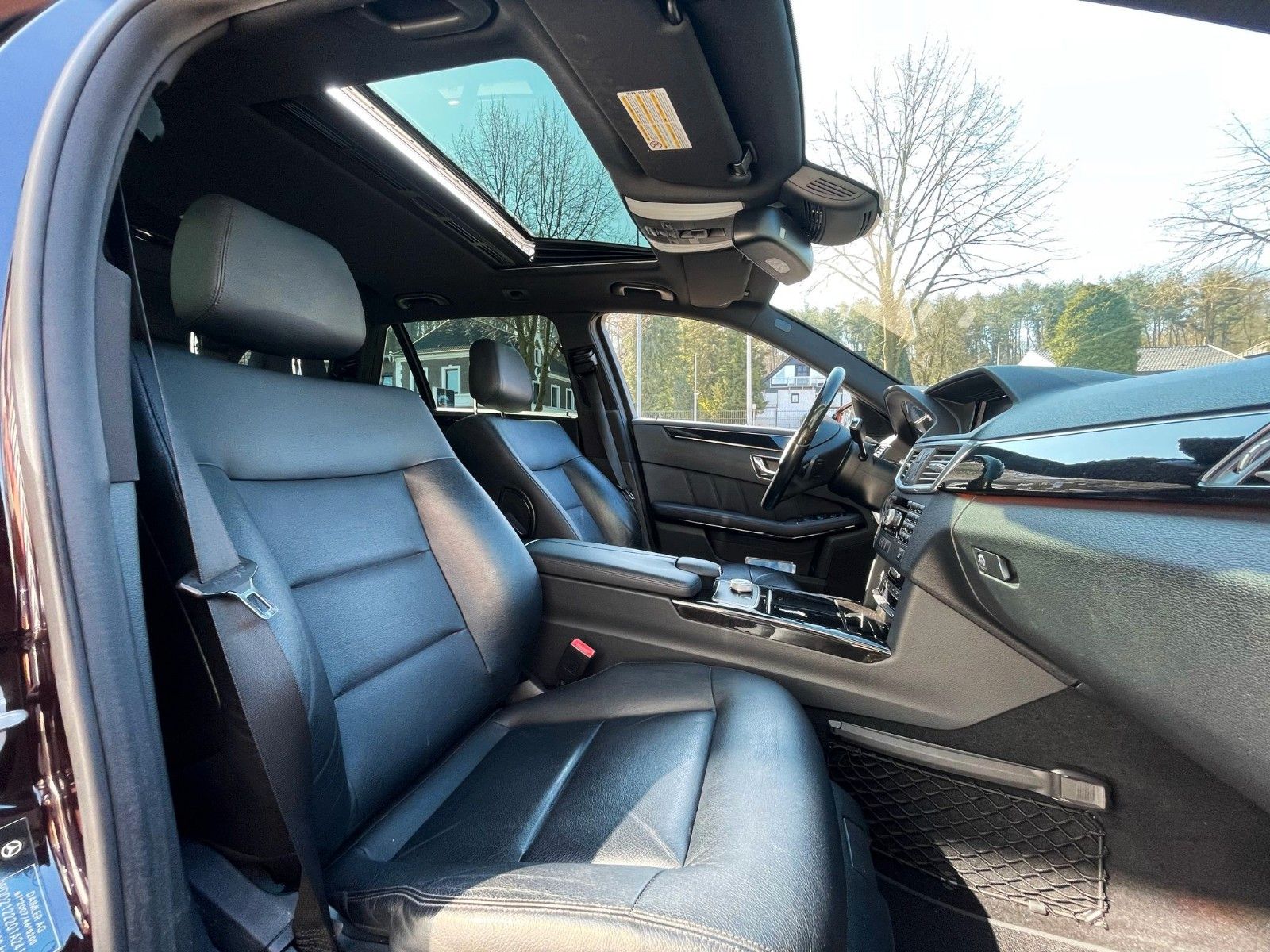 Fahrzeugabbildung Mercedes-Benz E 300 T CDI 7G AUT**AMG**LEDER NAVI GLASSD XENON