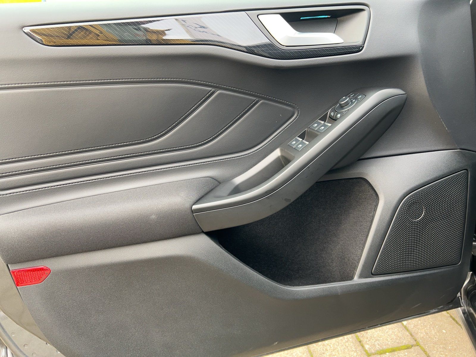 Fahrzeugabbildung Ford Ford Focus Turnier ST-Line X B&O PDC Heck. Elek.