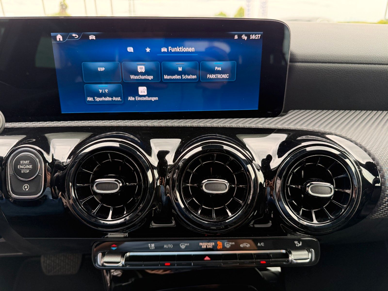 Fahrzeugabbildung Mercedes-Benz A 200 AHK+LED+Carplay+R-Kamera+SHZ+IHC