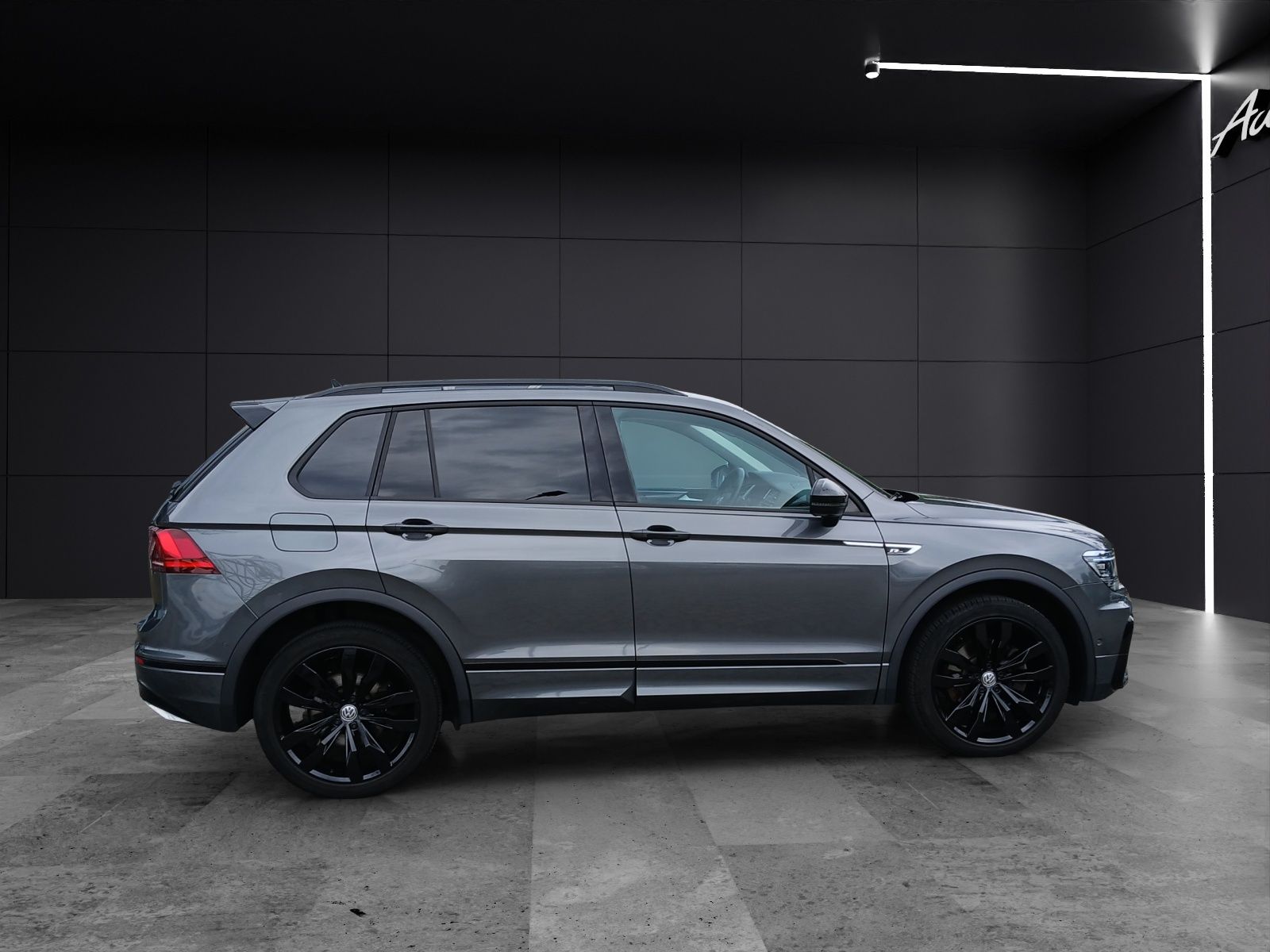 Fahrzeugabbildung Volkswagen Tiguan TDI Highline DSG 4M R-Line LED AHK Navi A