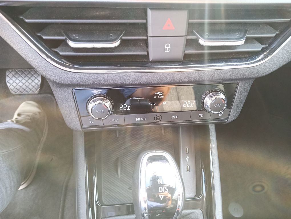 Fahrzeugabbildung SKODA Kamiq 1.5 TSI DSG Clever+Navi+PDC+Kamera+AHK