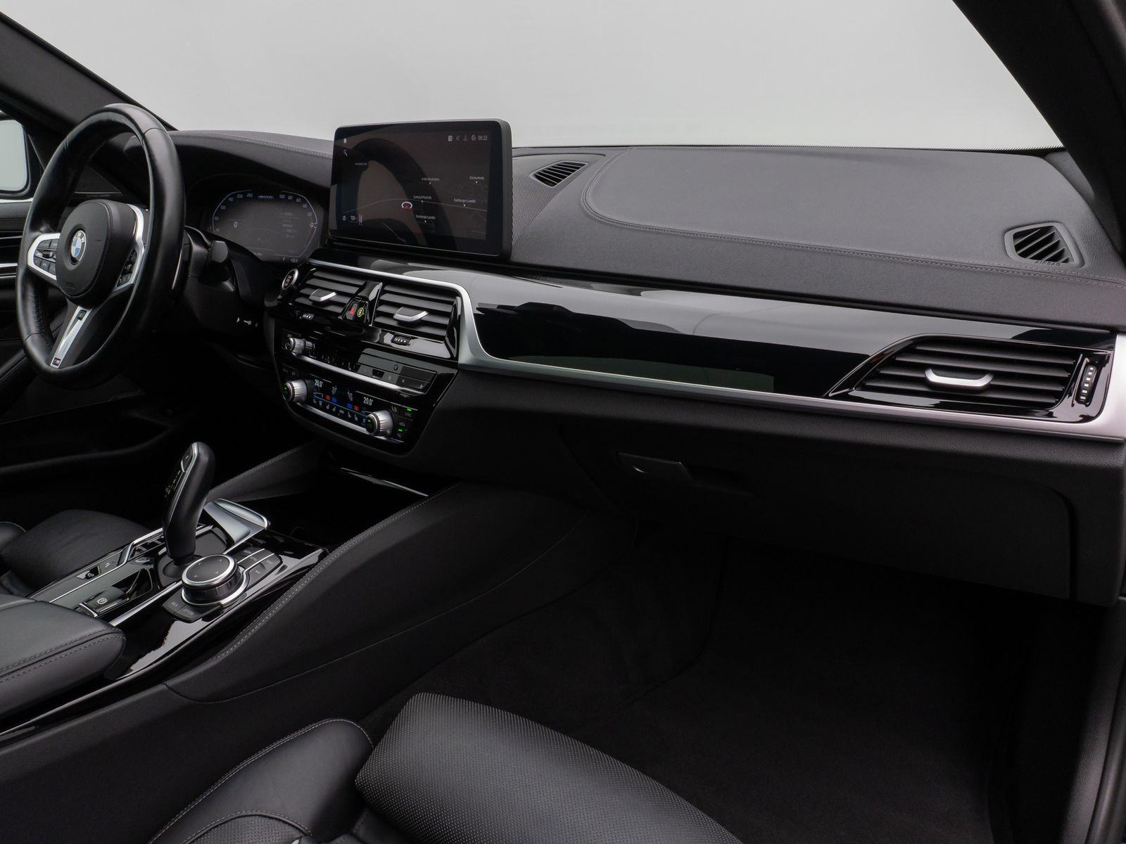 Fahrzeugabbildung BMW M550i xD Glasdach Laser 360°HUD DAB H/K SoftCl
