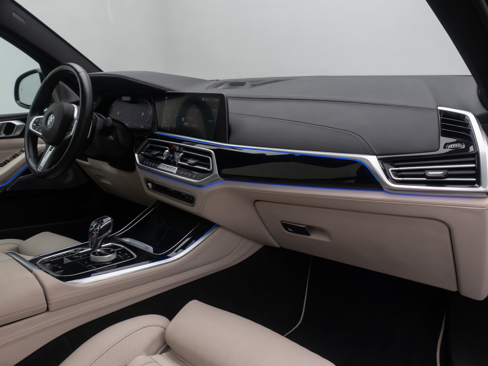 Fahrzeugabbildung BMW X5 xD40i M Sport FondEnt Massage Individual Voll