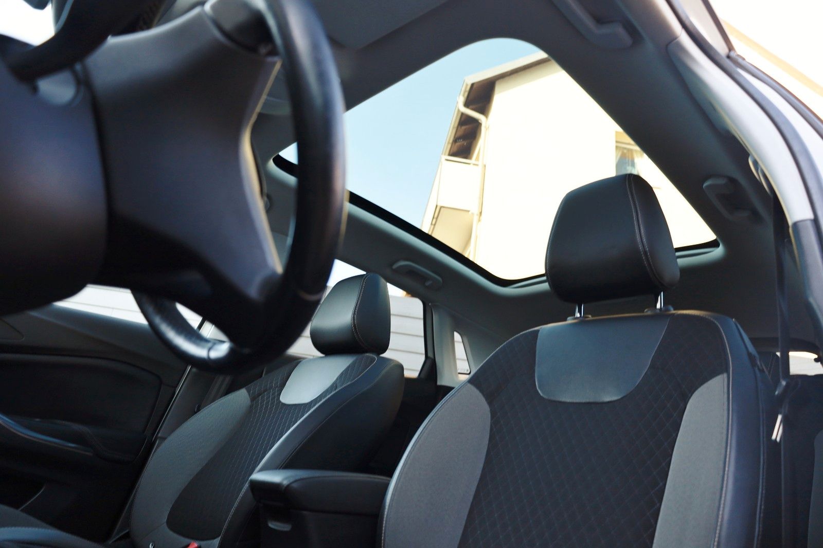 Fahrzeugabbildung Opel Grandland(X) TLeder,Navi,LED,Panorama,Kamera,AHK