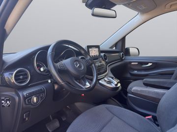 Mercedes V 220 - 10