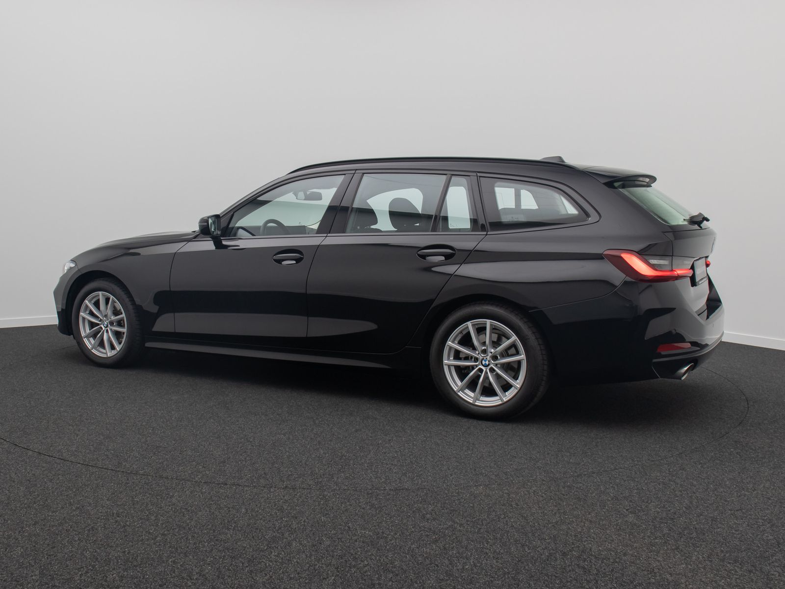 Fahrzeugabbildung BMW 318i GeschwindigReg DAB CockpitPlus PDC LED 17"