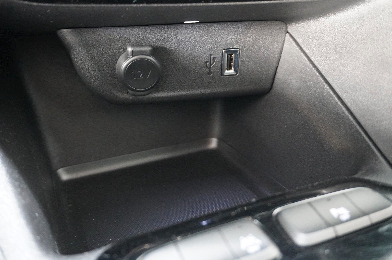 Fahrzeugabbildung Opel Corsa-e F EDITION 7KW NAVI/VIRT/SHZ/DAB/WÄRMEP.