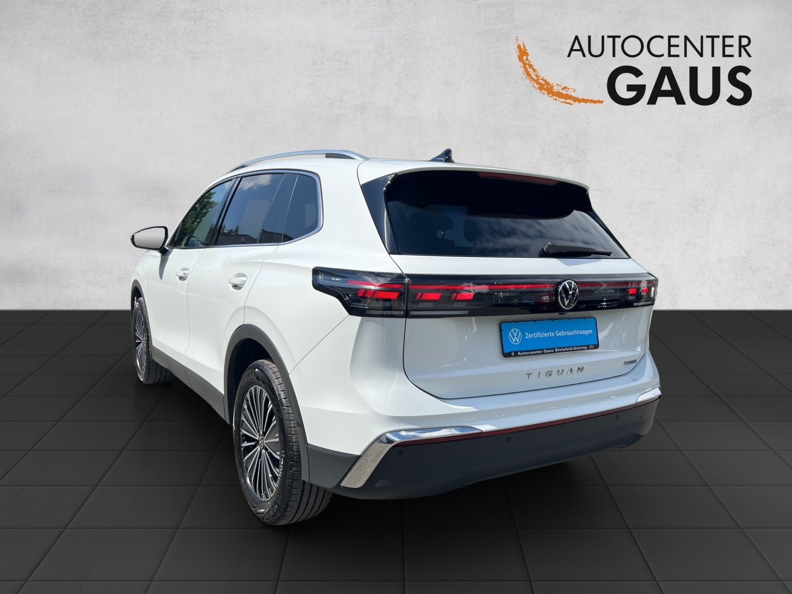 Tiguan Elegance 2.0 TDI DSG 4M Navi*ACC*Standhzg