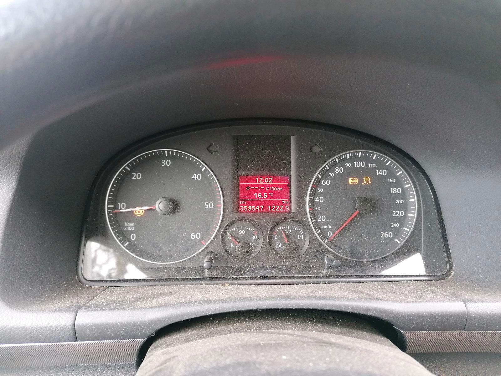 Volkswagen Touran 2004 — interior
