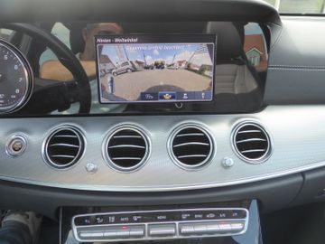 Mercedes-Benz E-Klasse E 250 T Avantgarde AHKNaviR-KamLEDG