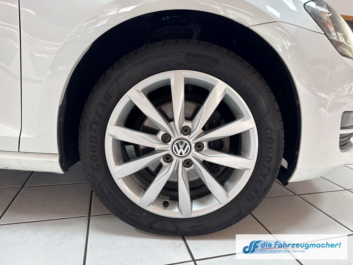 Fahrzeugabbildung Volkswagen Golf 1,4 150PS Highline R-Line Sportpaket Pano X
