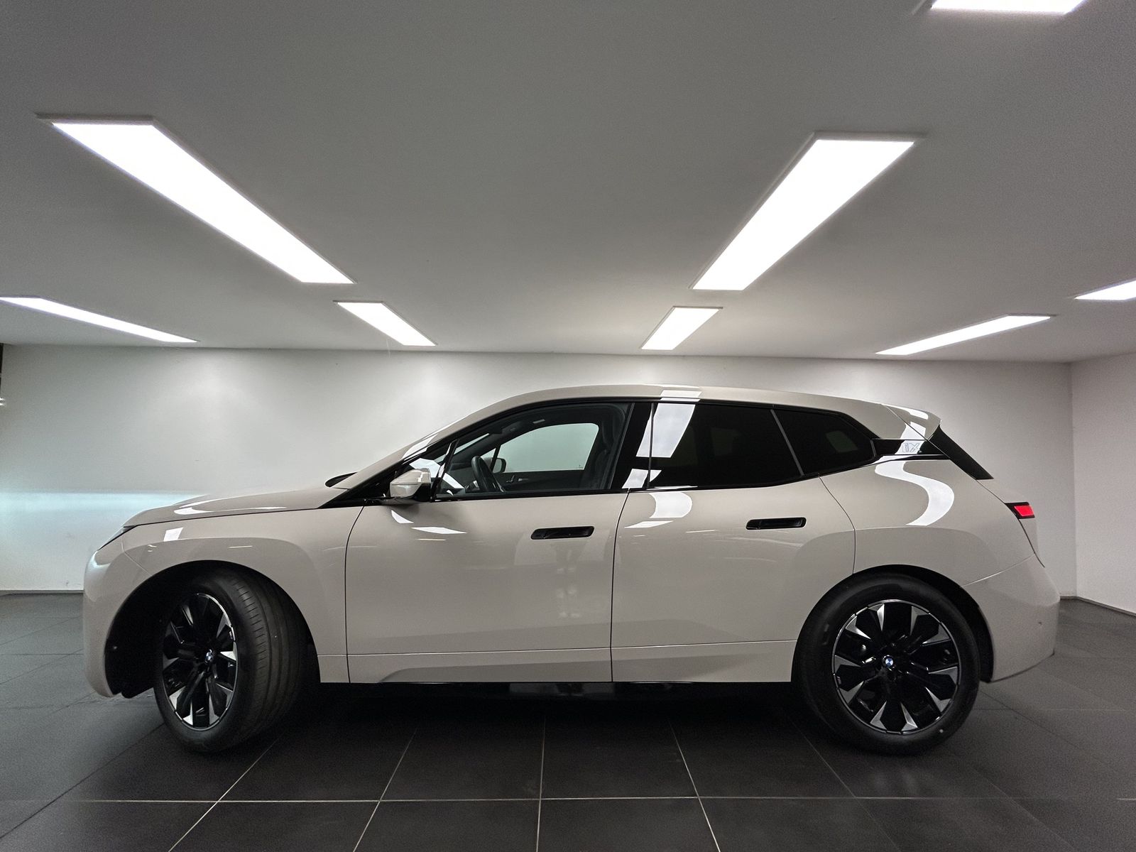 BMW iX xDrive45 M Sportpaket Harman/Kardon AHK DAB L imagem 2