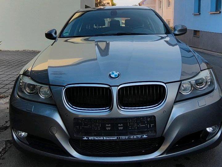 BMW 320 2012 — rear view
