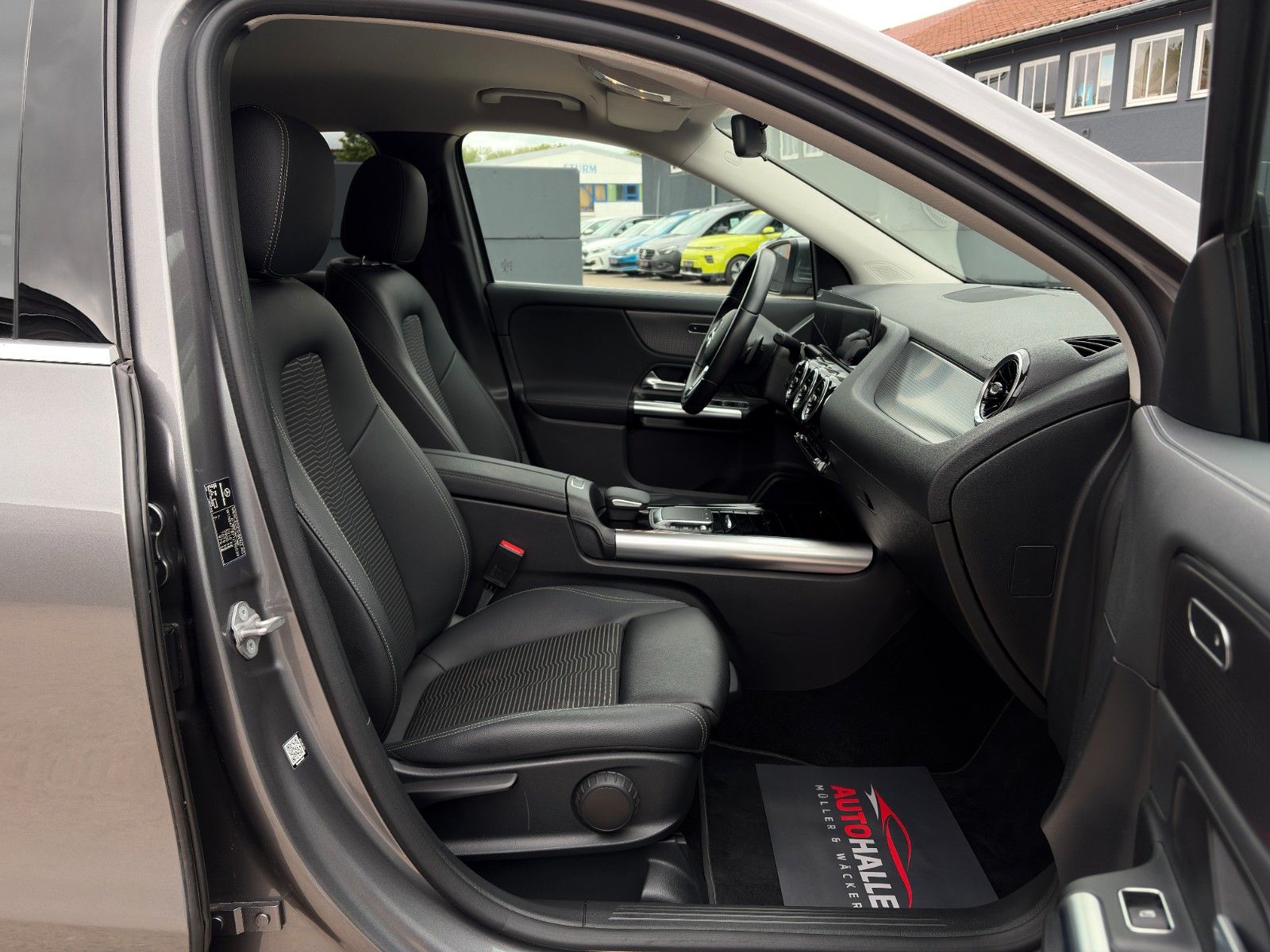 Fahrzeugabbildung Mercedes-Benz GLA 200 7G-DCT Progressive CarPlay Temp CAM AHK