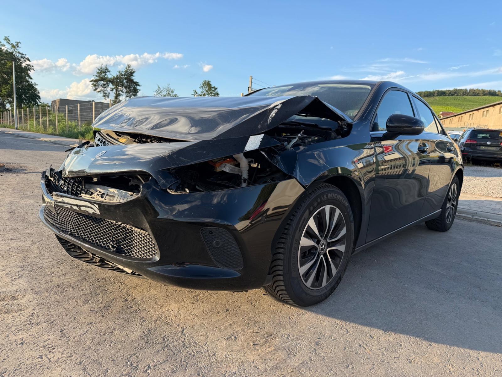 Mercedes-Benz A 180 A Limousine A 180 d