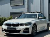 BMW 320 i M Sportpaket /MFL/SHZ/NAVI - BMW 320 mit Benzin-Antrieb: Limousine, 320i M Sportpaket