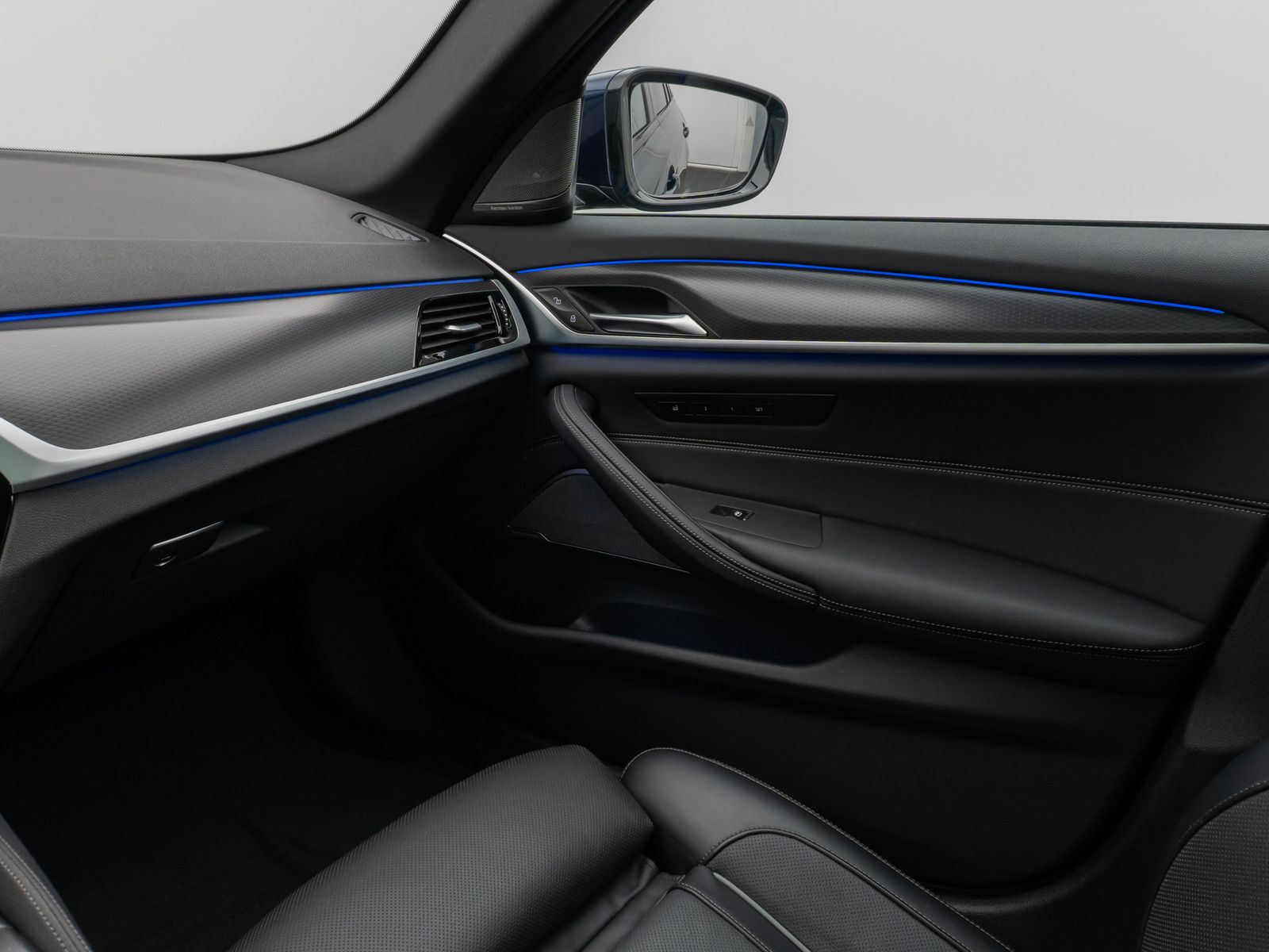 Fahrzeugabbildung BMW 540d xD M Sport Panoram Kamer HUD H/K TV Massage