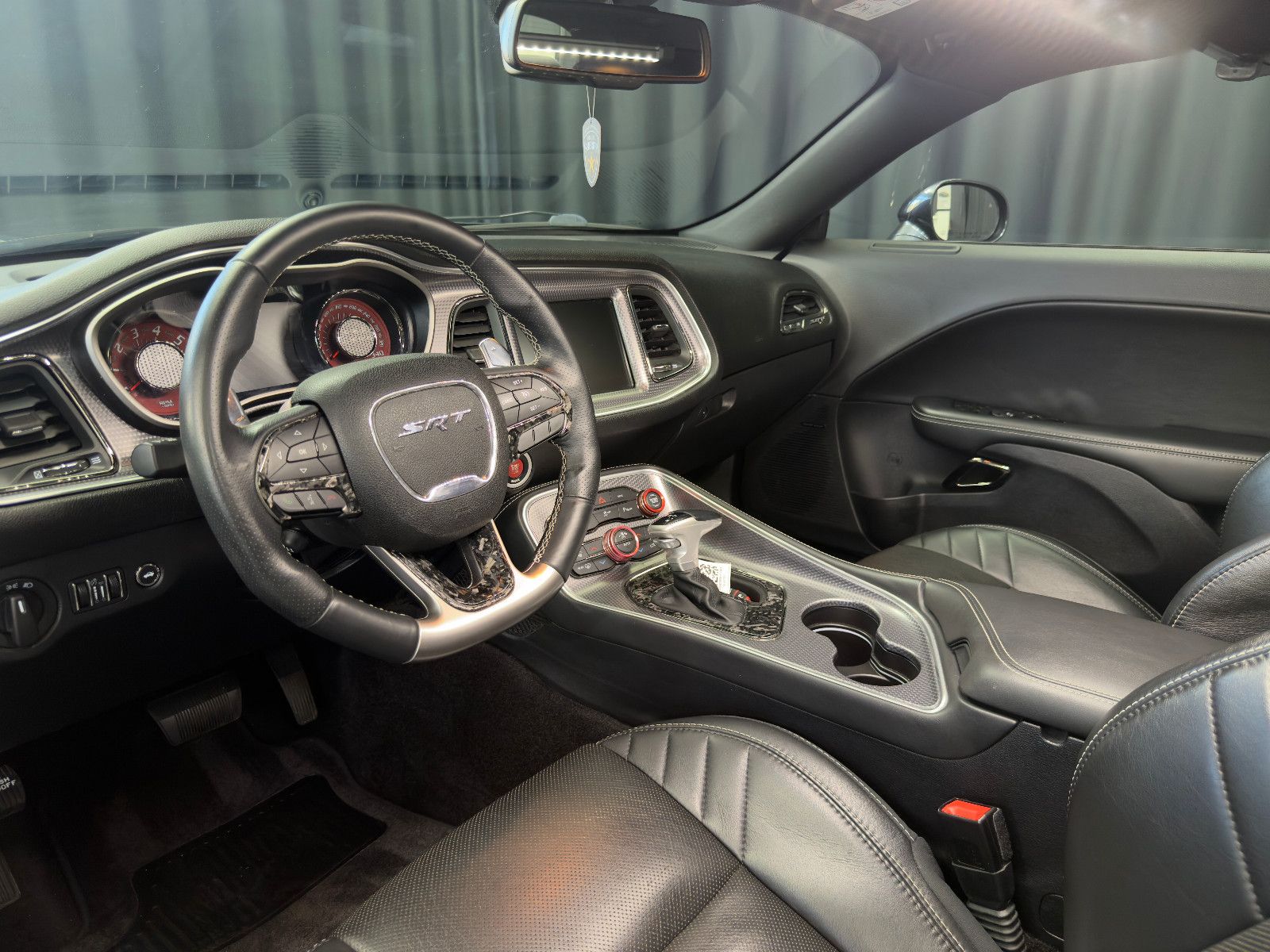 Fahrzeugabbildung Dodge Challenger SRT Hellcat |H/K|KW|GME