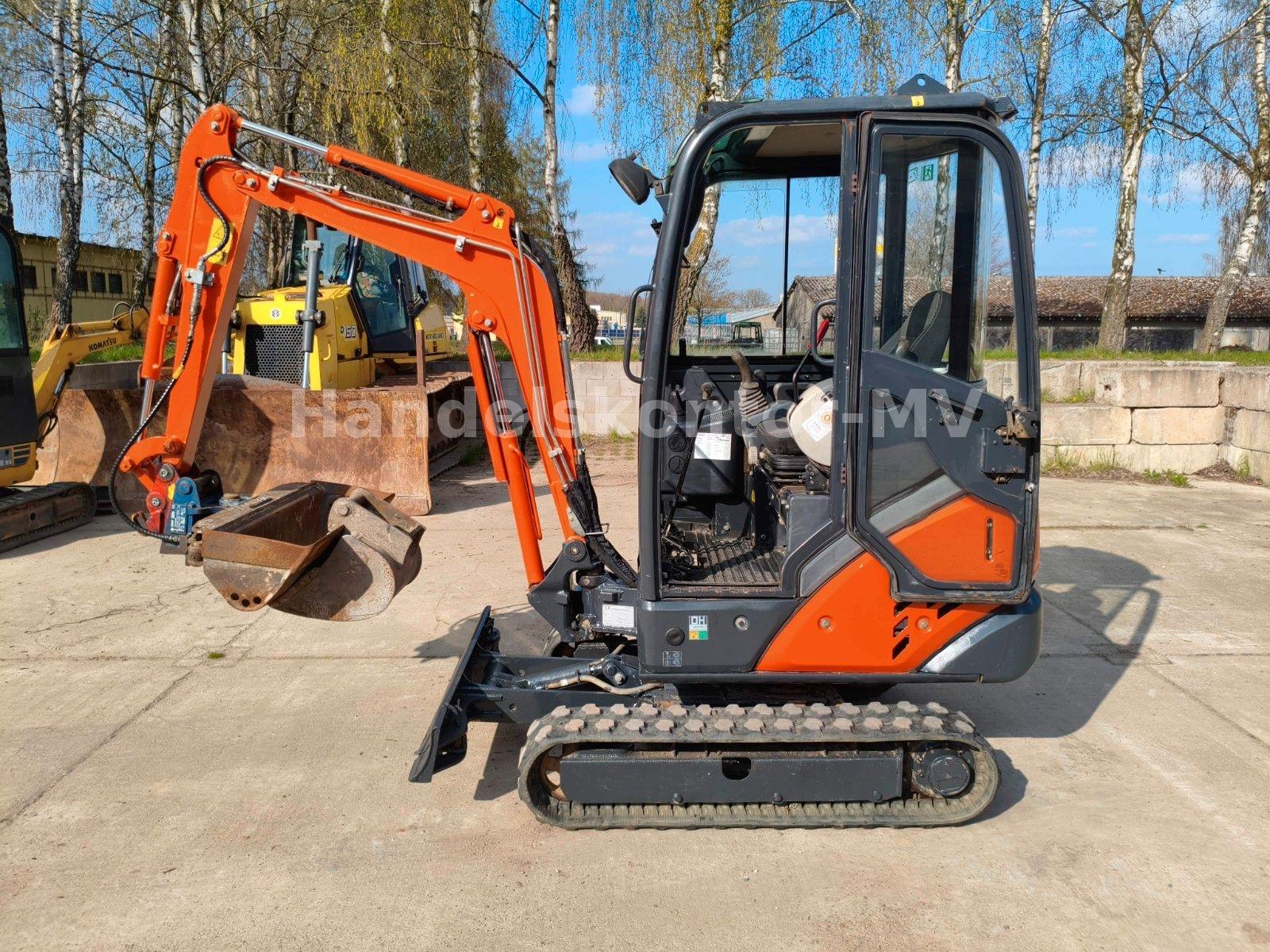 Hitachi ZX18 Zaxis Minibagger mit MS01 und Löffelpaket