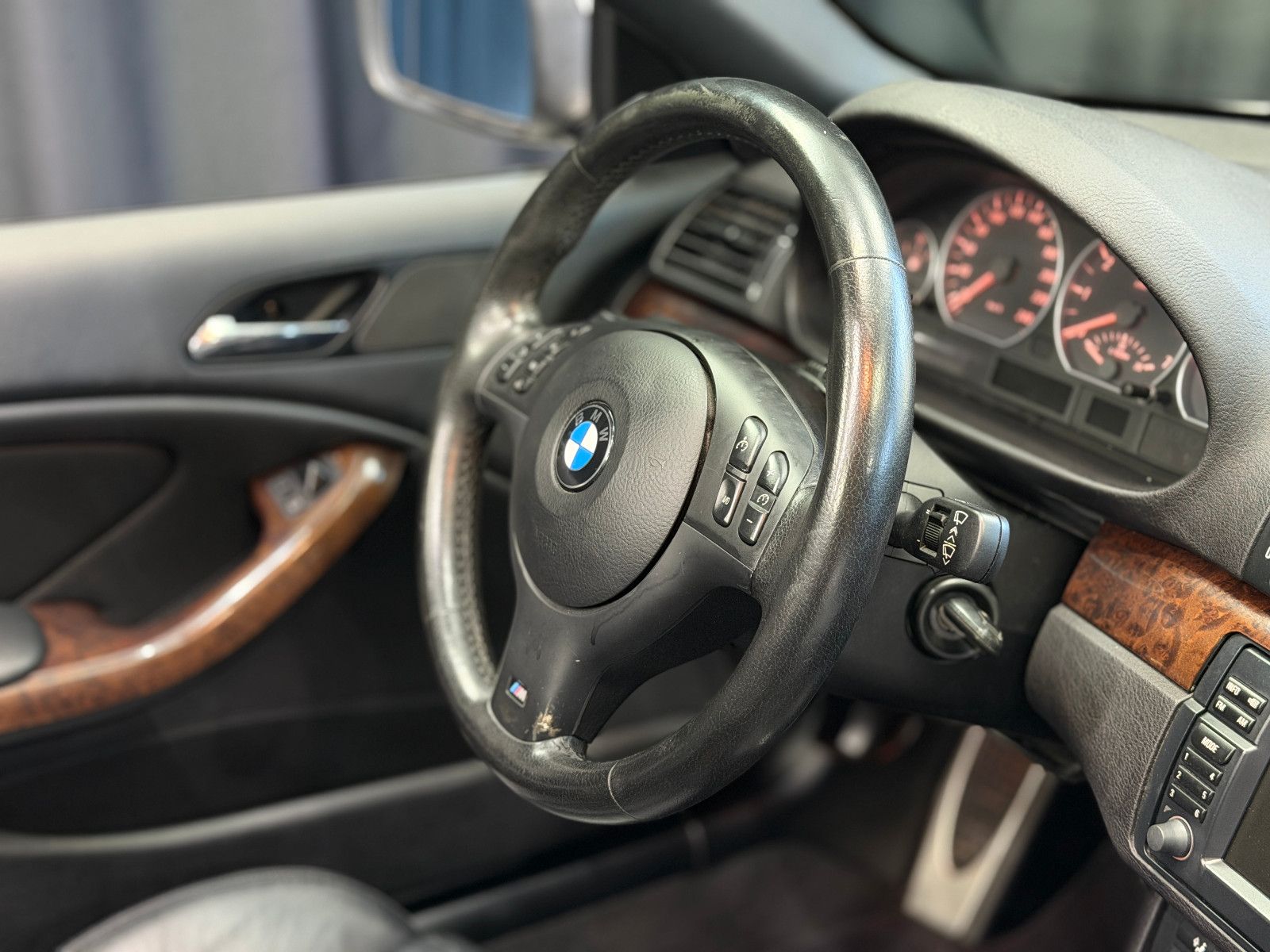 Fahrzeugabbildung BMW 330Ci|M-PAKET 2|HIFI|PDC|NAVI|LCI