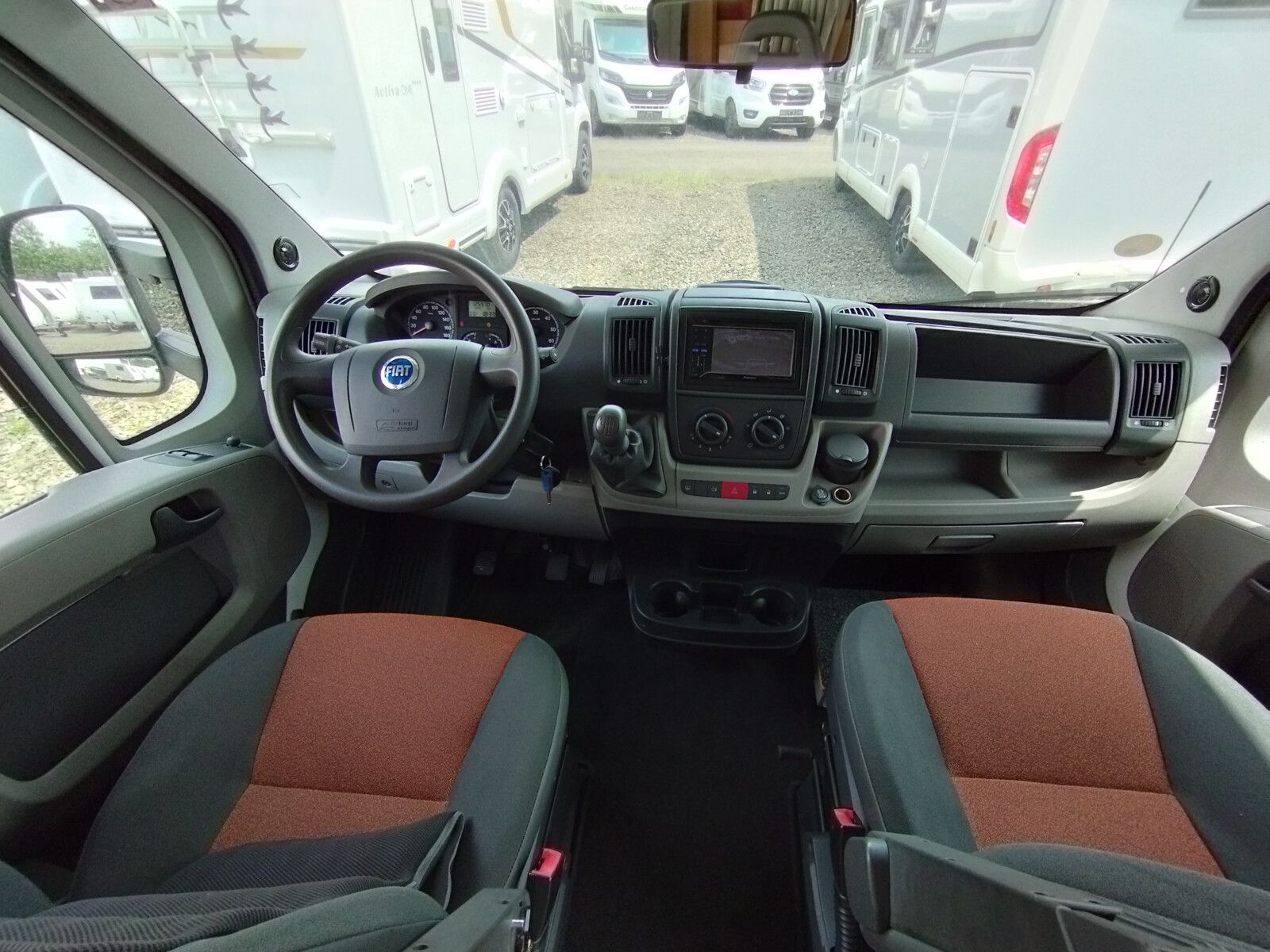 Fahrzeugabbildung Knaus Sun Traveller SunTR 550 D SAT, Markise, RK