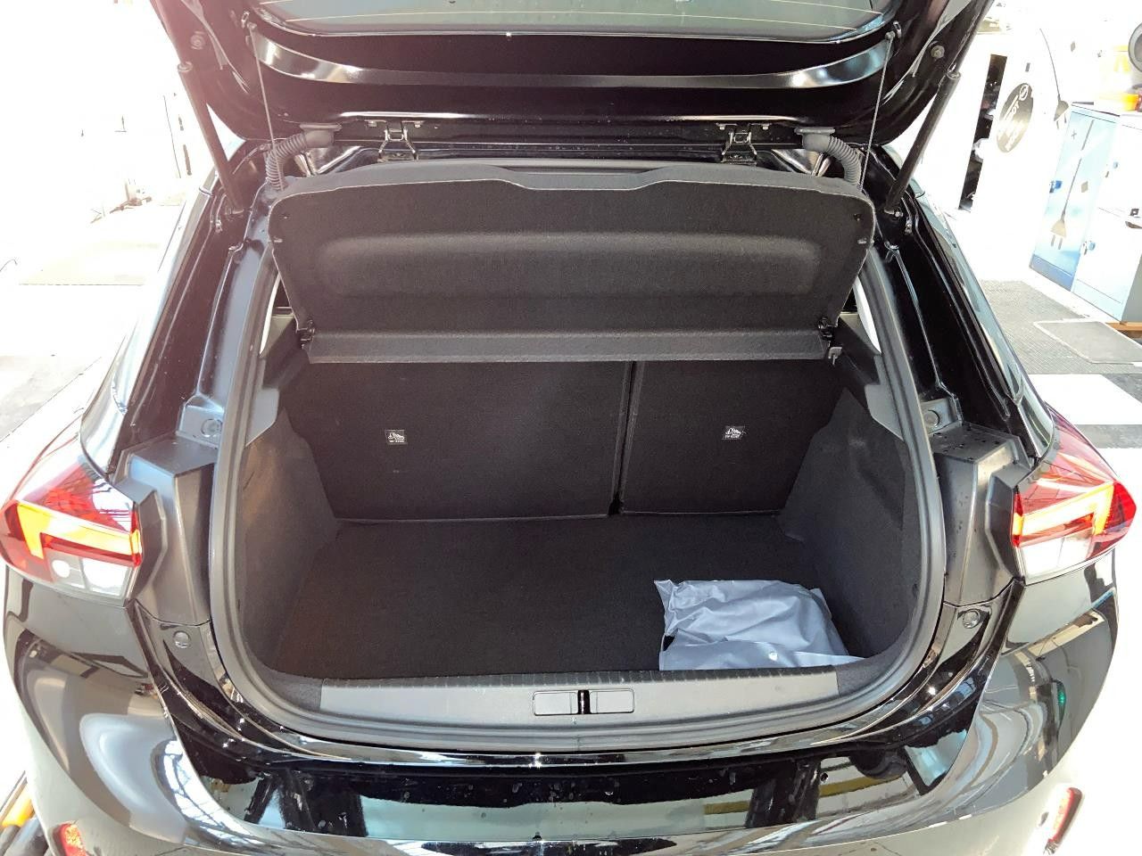 Fahrzeugabbildung Opel Corsa F 12L-75PS/Allwetter/Kamera/Sitzheizung!