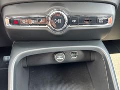 Fahrzeugabbildung Volvo XC40 T3 Geartronic Momentum Pro H/K 360° 1.HAND