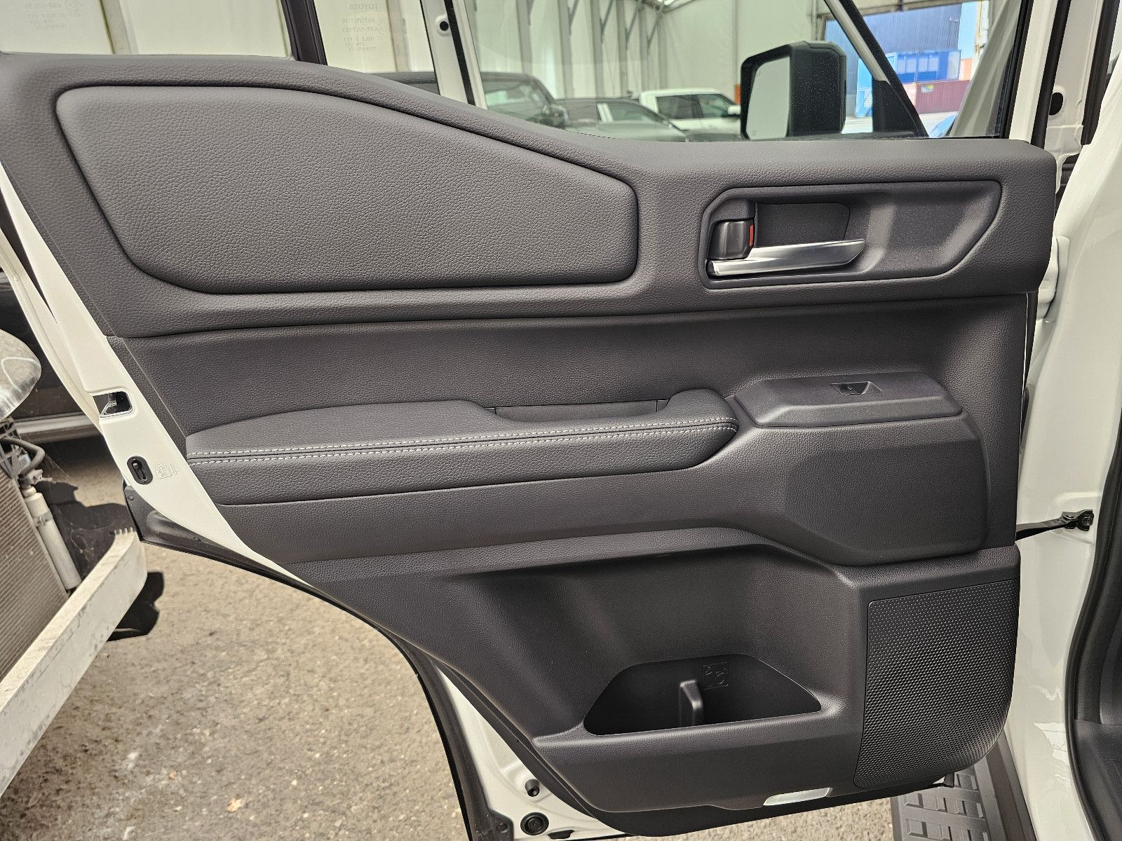 Fahrzeugabbildung Toyota Land Cruiser Premium Hybrid T1 72.000EUR! Stock!