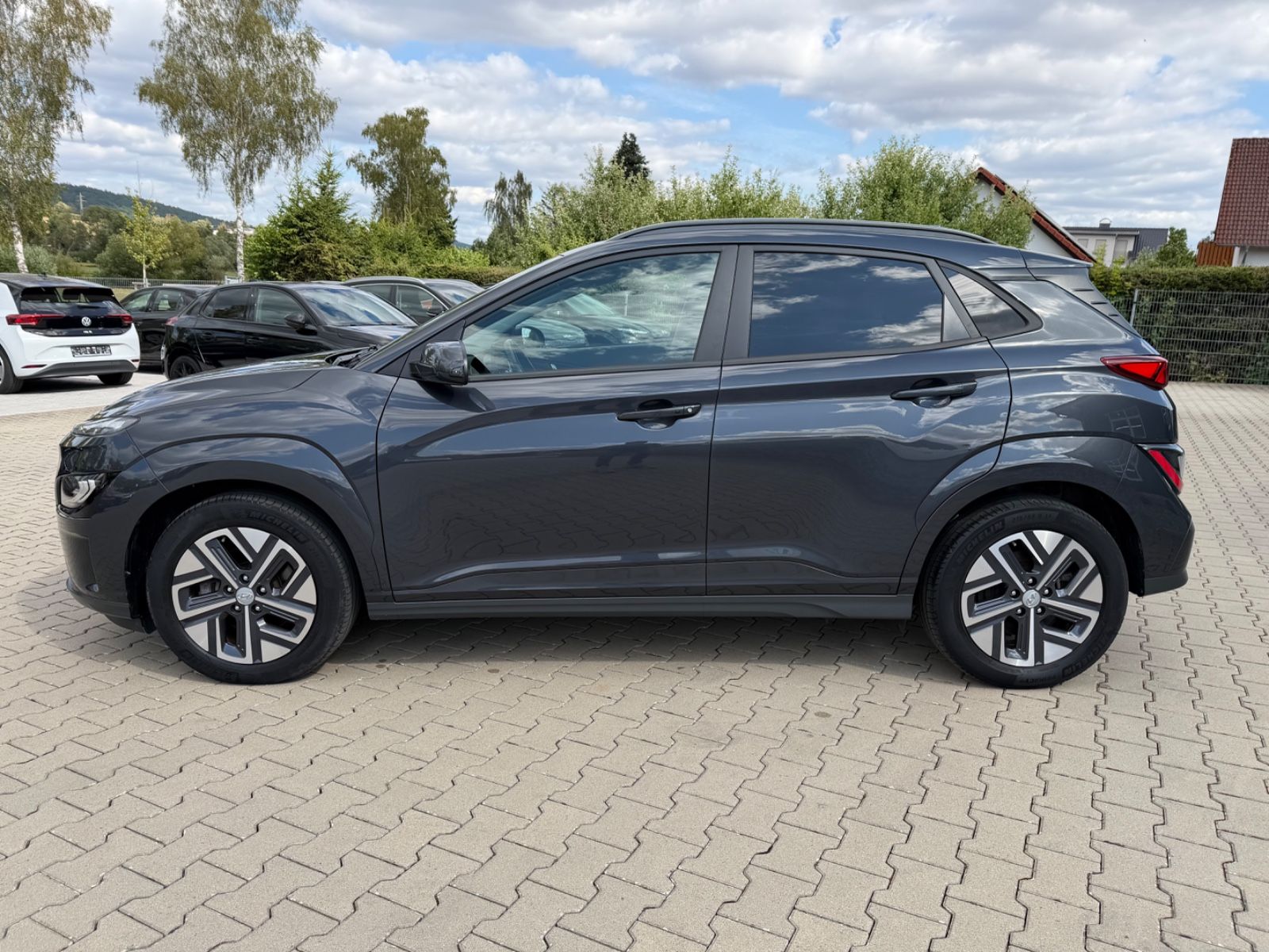 Fahrzeugabbildung Hyundai Kona Elektro°64 kWh°AHK°Navi°Kamera°SOH 97%