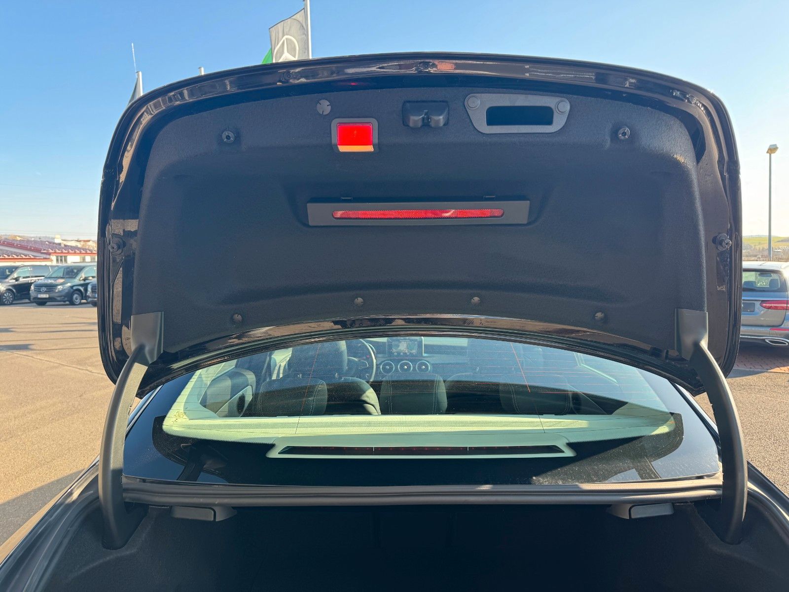 Fahrzeugabbildung Mercedes-Benz C 200 4M Avantgarde+Pano+AHK+Ambiente+LED