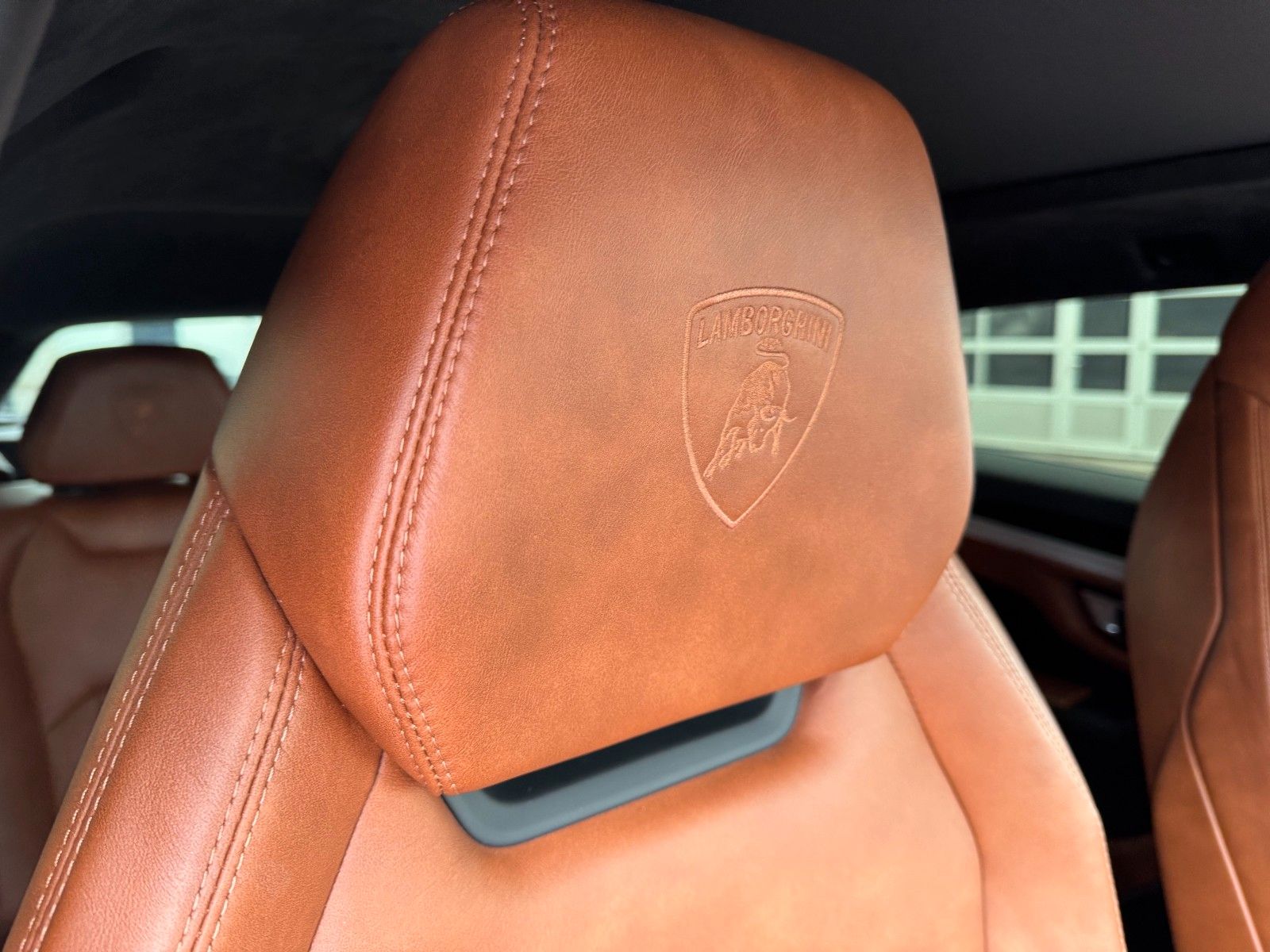 Fahrzeugabbildung Lamborghini Urus LP650 *PANO*HeUp*23**Mietkauf*
