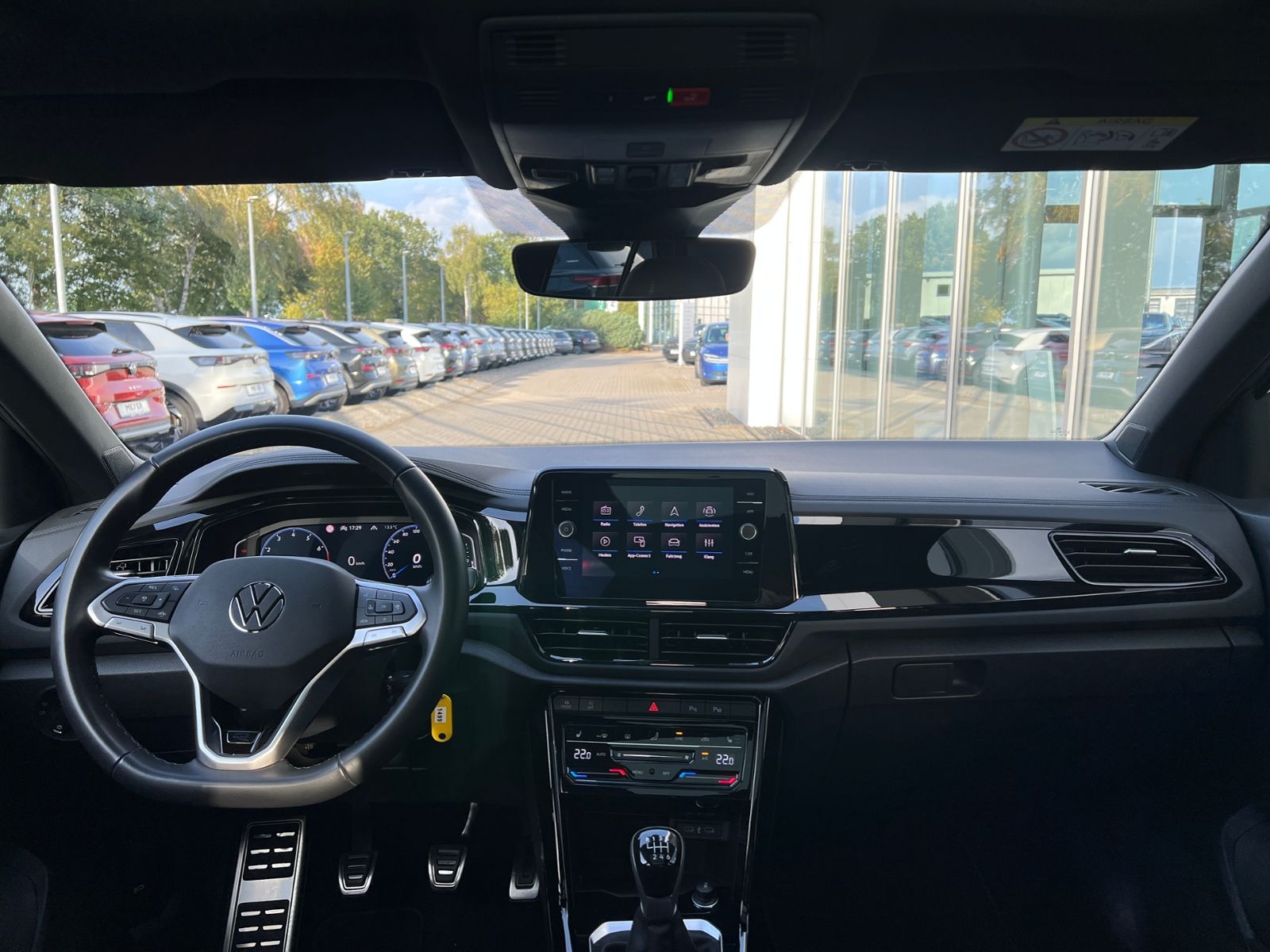 Fahrzeugabbildung Volkswagen T-Roc 1.0 TSI R-Line *AHK, LED-Plus, ACC, Panora